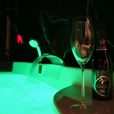 Détente à Saint-omer - Jacuzzi Privé, Terrasse, Centre-ville Et Parking Gratuit Saint-Omer (Pas-de-Calais)