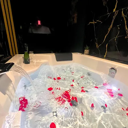 Détente à Saint-omer - Jacuzzi Privé, Terrasse, Centre-ville Et Parking Gratuit Apartamento Saint-Omer (Pas-de-Calais)