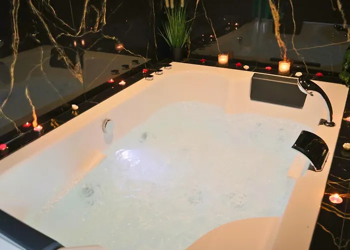 Lejlighed Sejour Detente A Saint-omer - Jacuzzi Prive, Terrasse, Centre-ville Et Parking Gratuit *