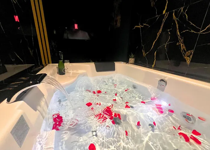 Sejour Detente A Saint-omer - Jacuzzi Prive, Terrasse, Centre-ville Et Parking Gratuit Lejlighed Saint-Omer (Pas-de-Calais)